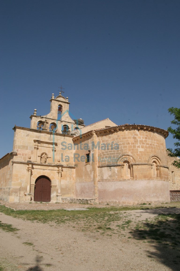Vista de la iglesia desde el este