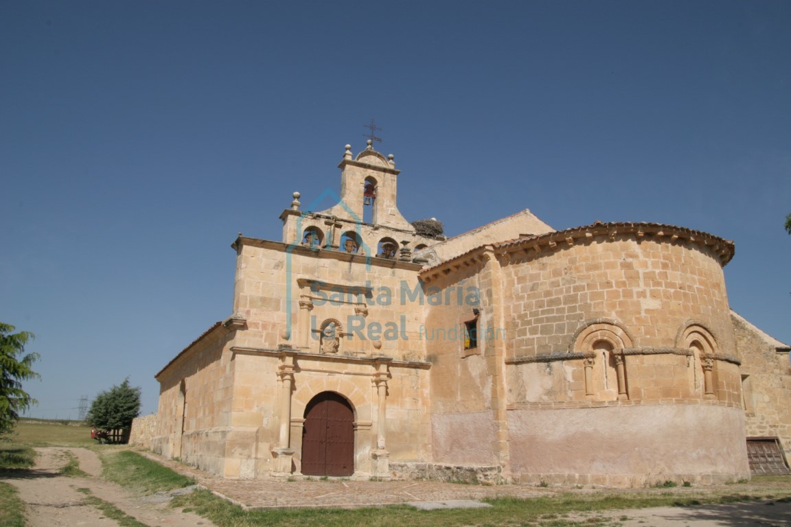 Vista de la iglesia desde el este