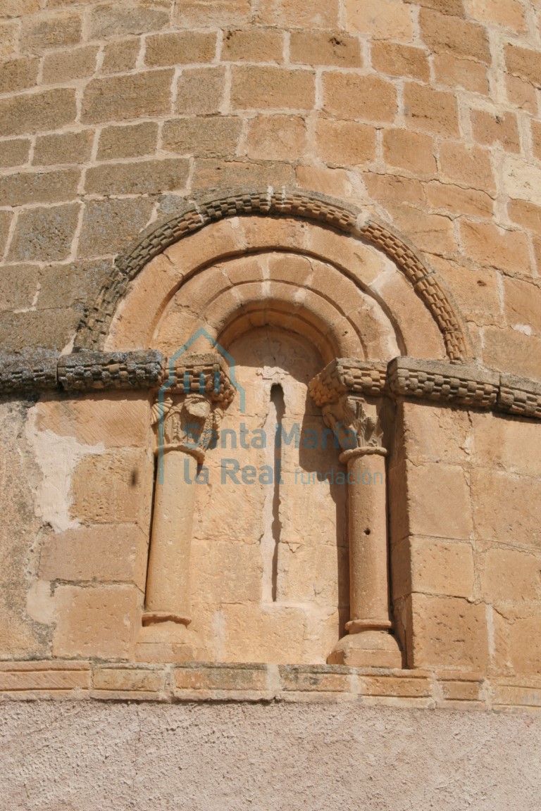 Ventana sur del ábside