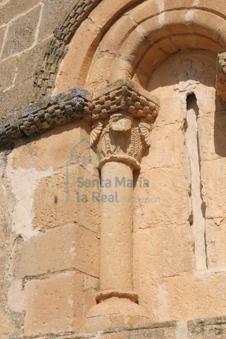 Detalle de la ventana sur del ábside