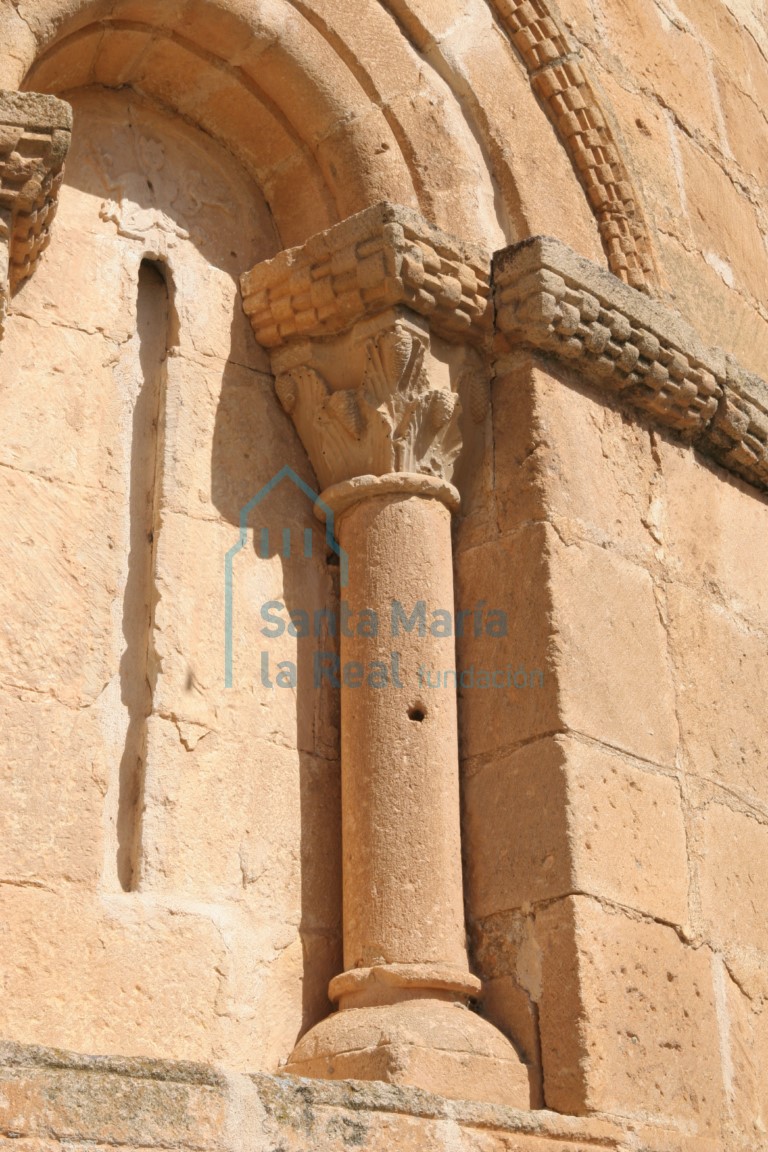 Detalle de la ventana sur del ábside