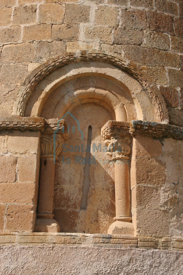 Ventana norte del ábside