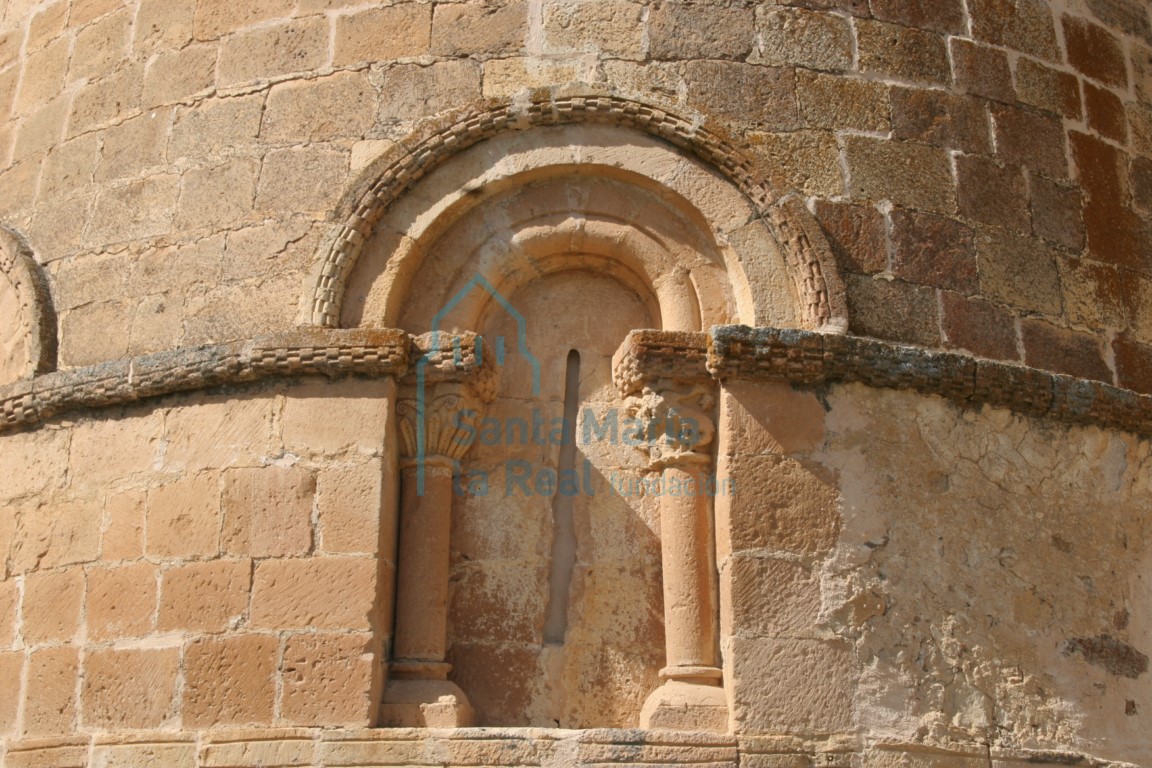 Ventana norte del ábside