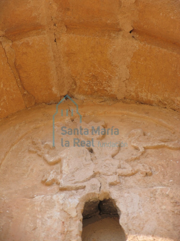 Detalle de la ventana sur del ábside Detalle de la ventana sur del ábside