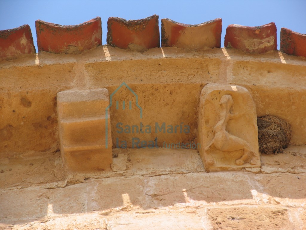 Canecillos en el ábside