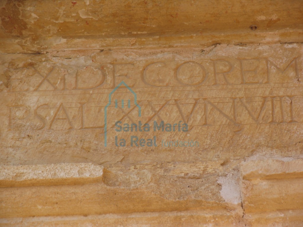 Inscripción en la portada oriental