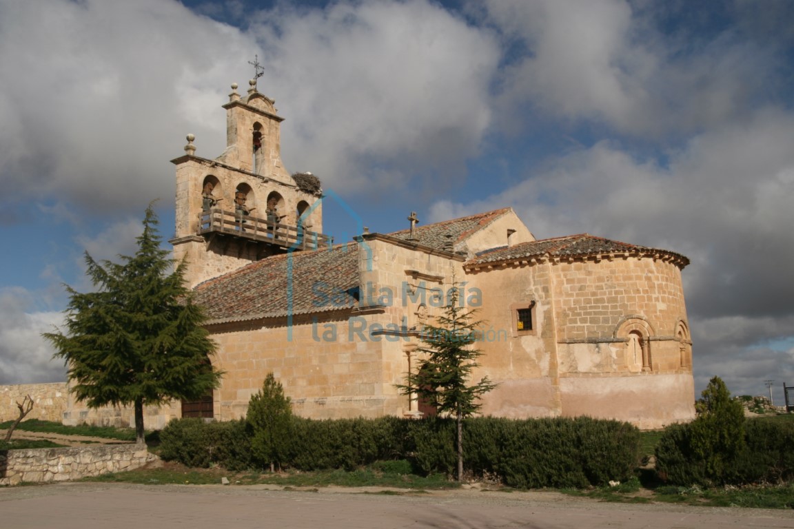 Vista de la iglesia desde el norte