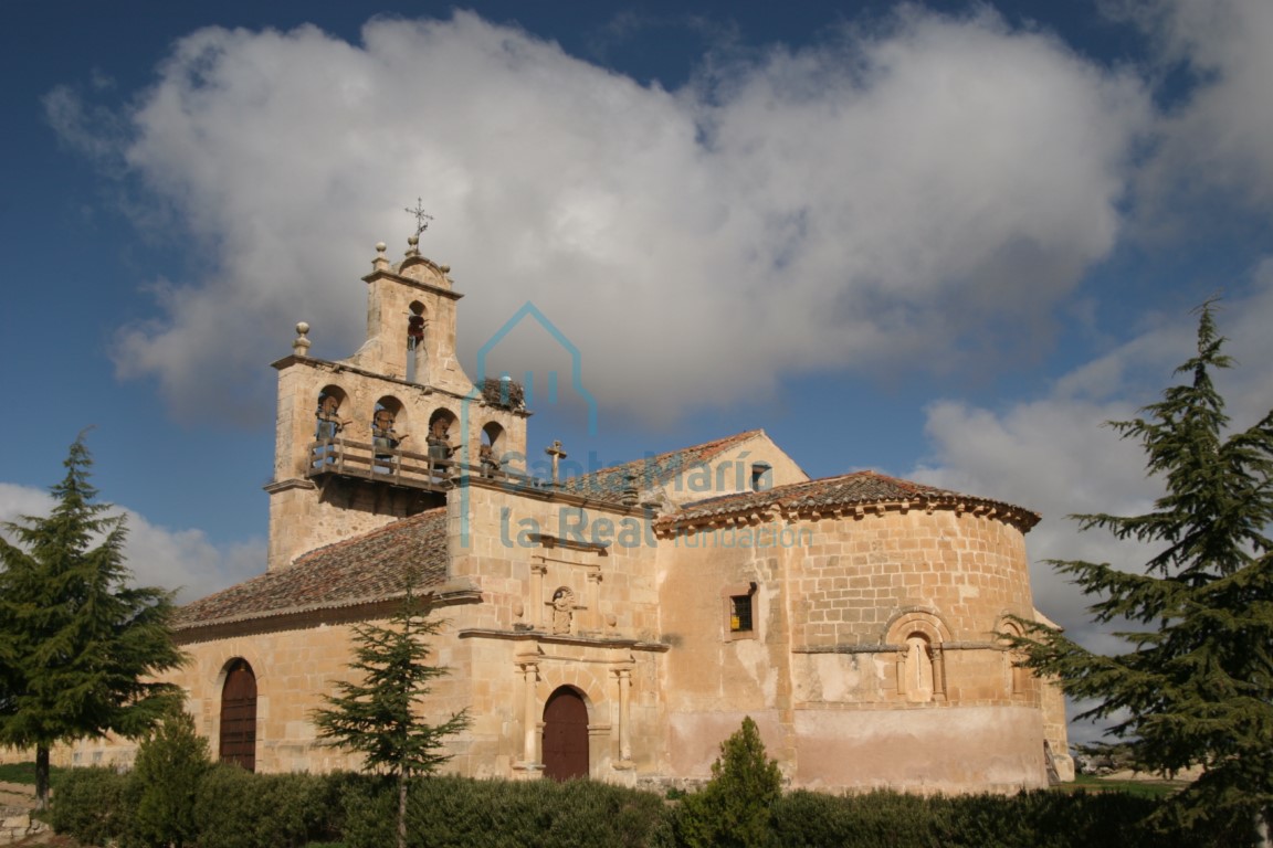 Vista de la iglesia desde el norte