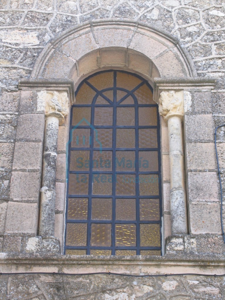 Ventana en el muro oeste