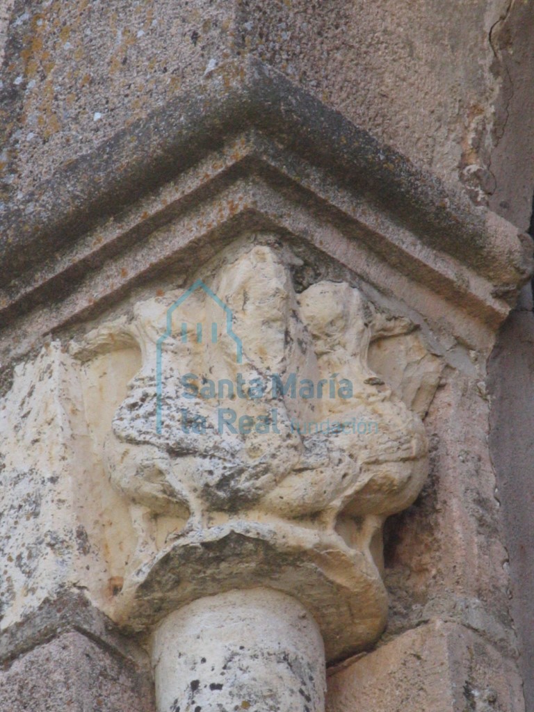 Capitel con pareja de aves