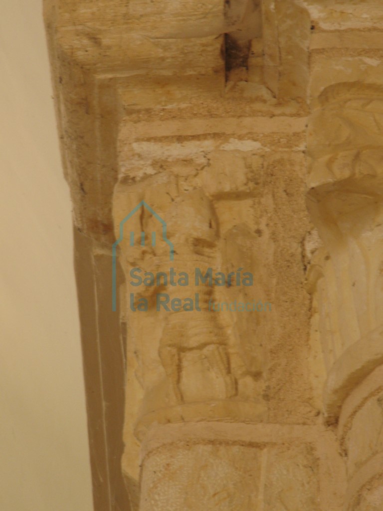 Capitel con guerreros