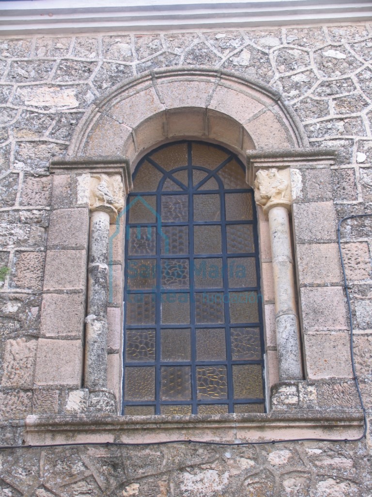 Ventana en el muro oeste