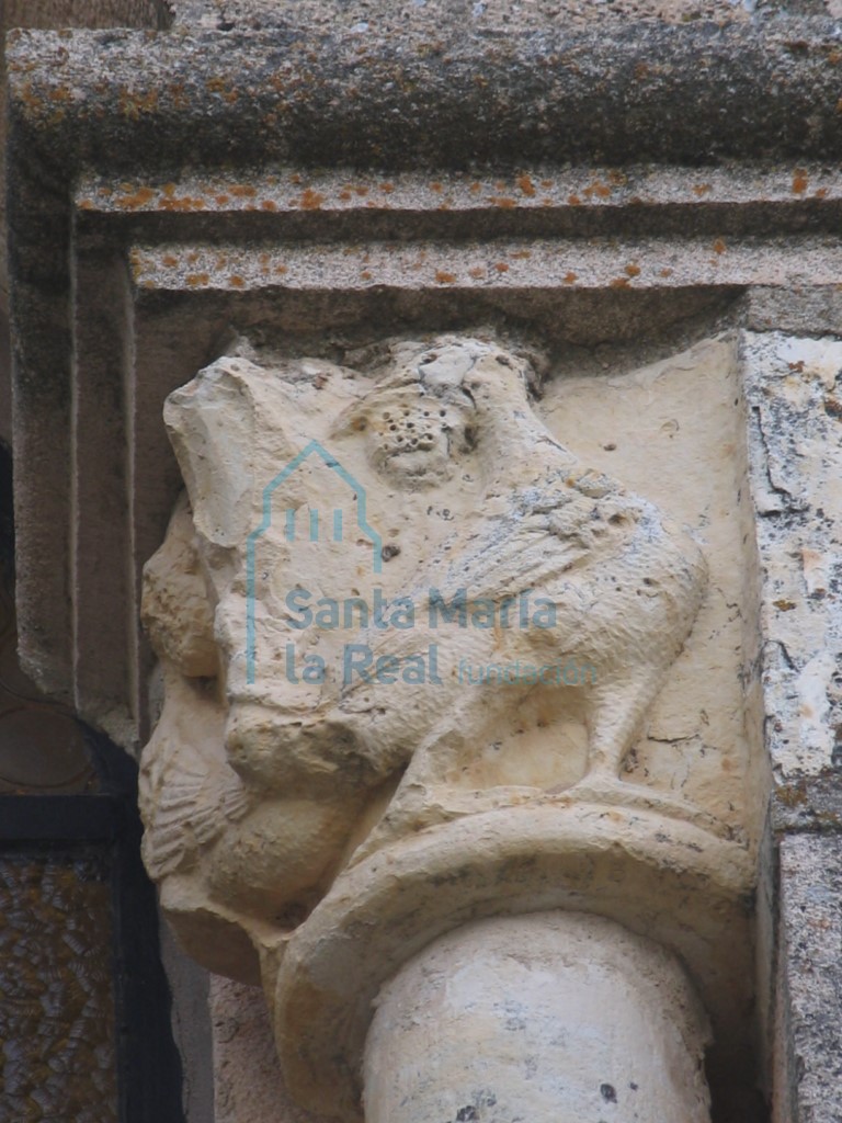 Capitel con aves