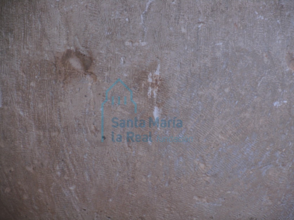 Detalle de la copa de la pila bautismal