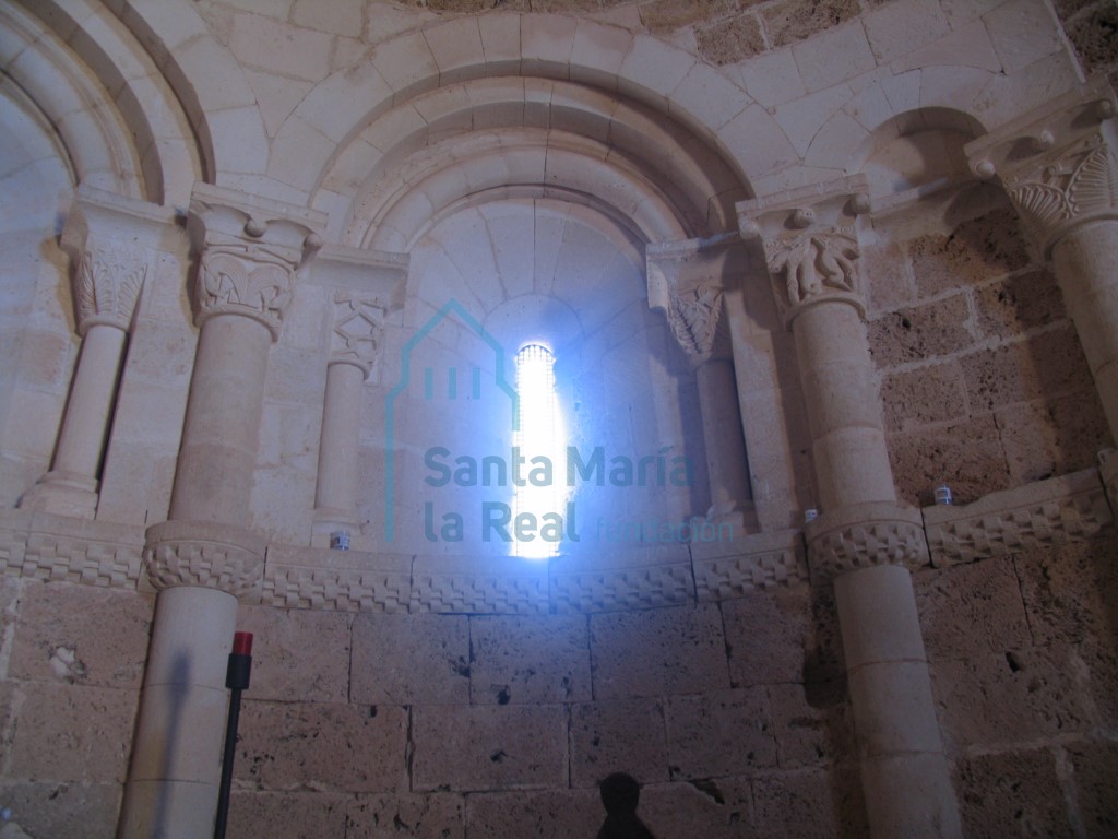 Capiteles del interior de la cabecera