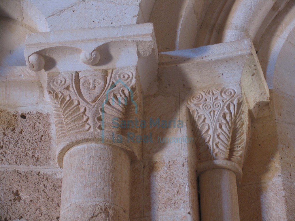 Capiteles del interior de la cabecera