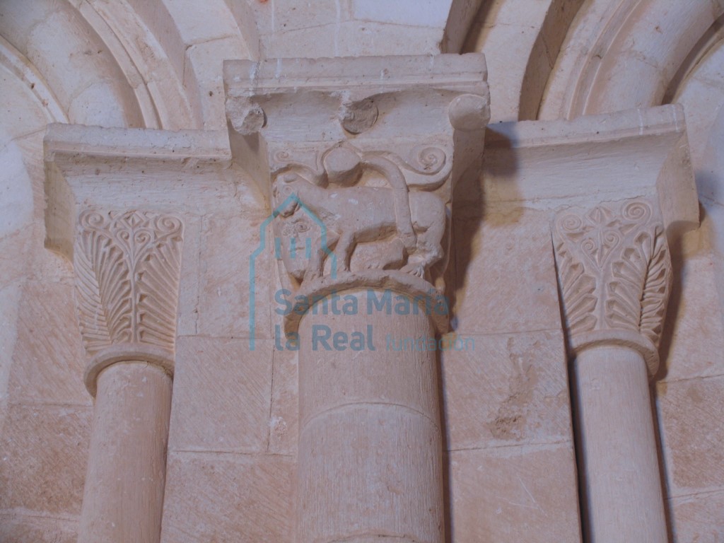 Capiteles del interior de la cabecera