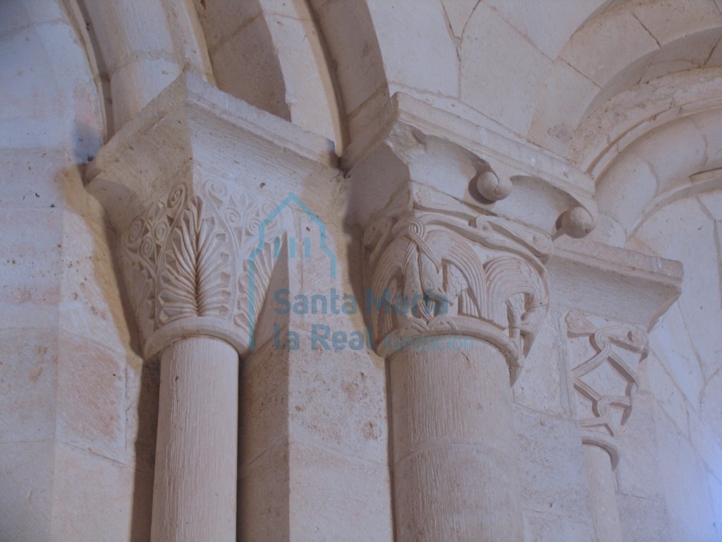 Capiteles del interior de la cabecera