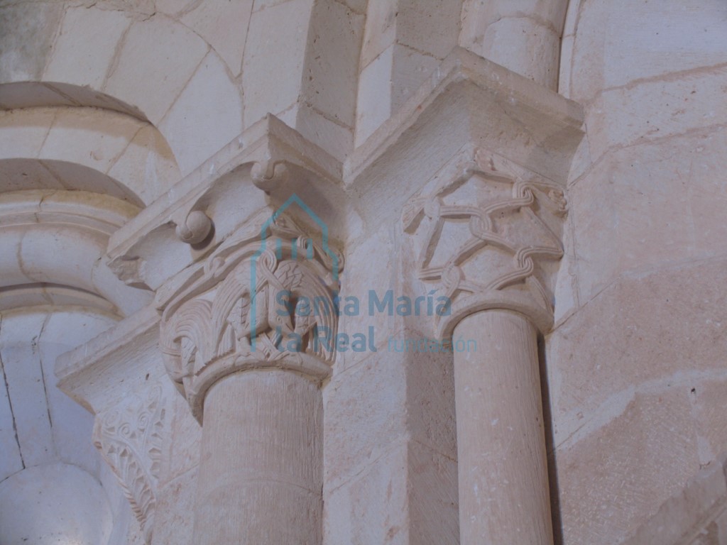 Capiteles del interior de la cabecera