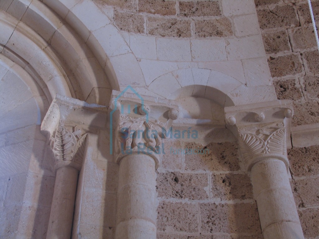 Capiteles del interior de la cabecera