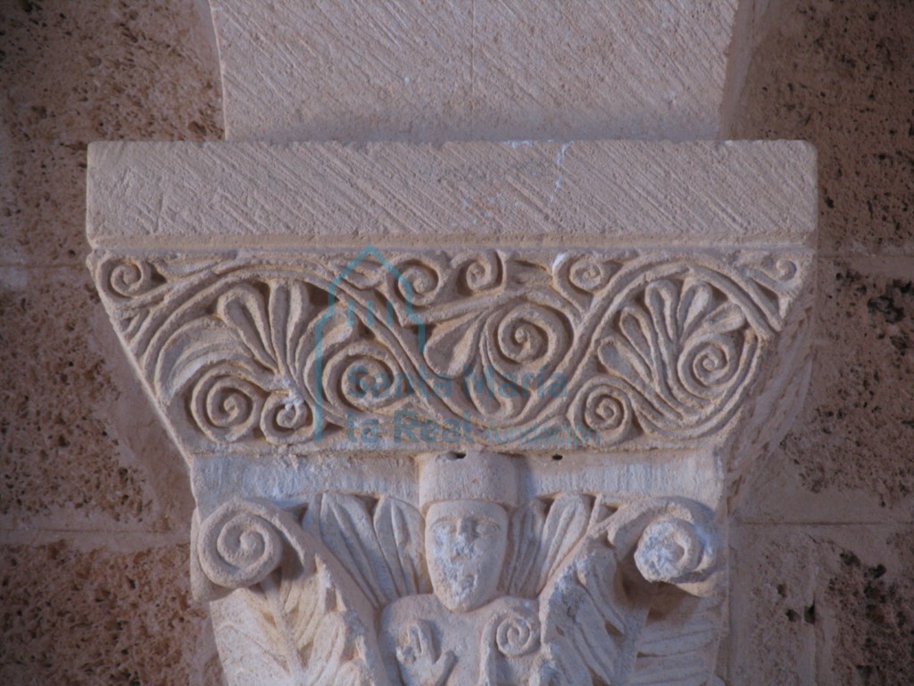 Cimacio de uno de los capiteles de la cabecera