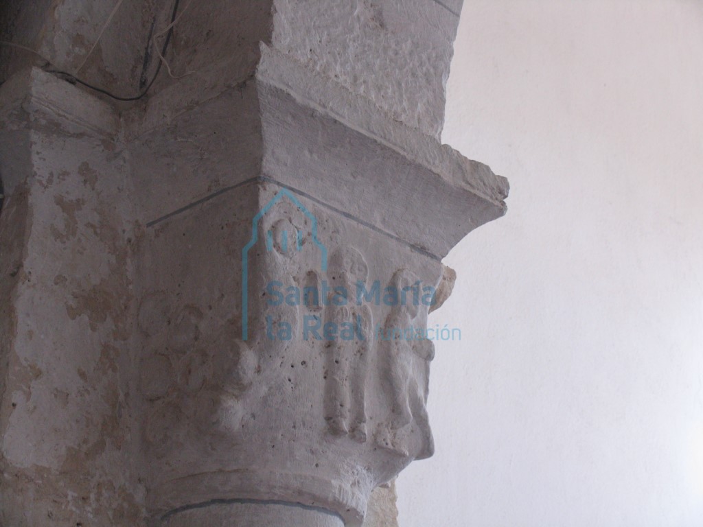 Capitel derecho del arco triunfal más exterior