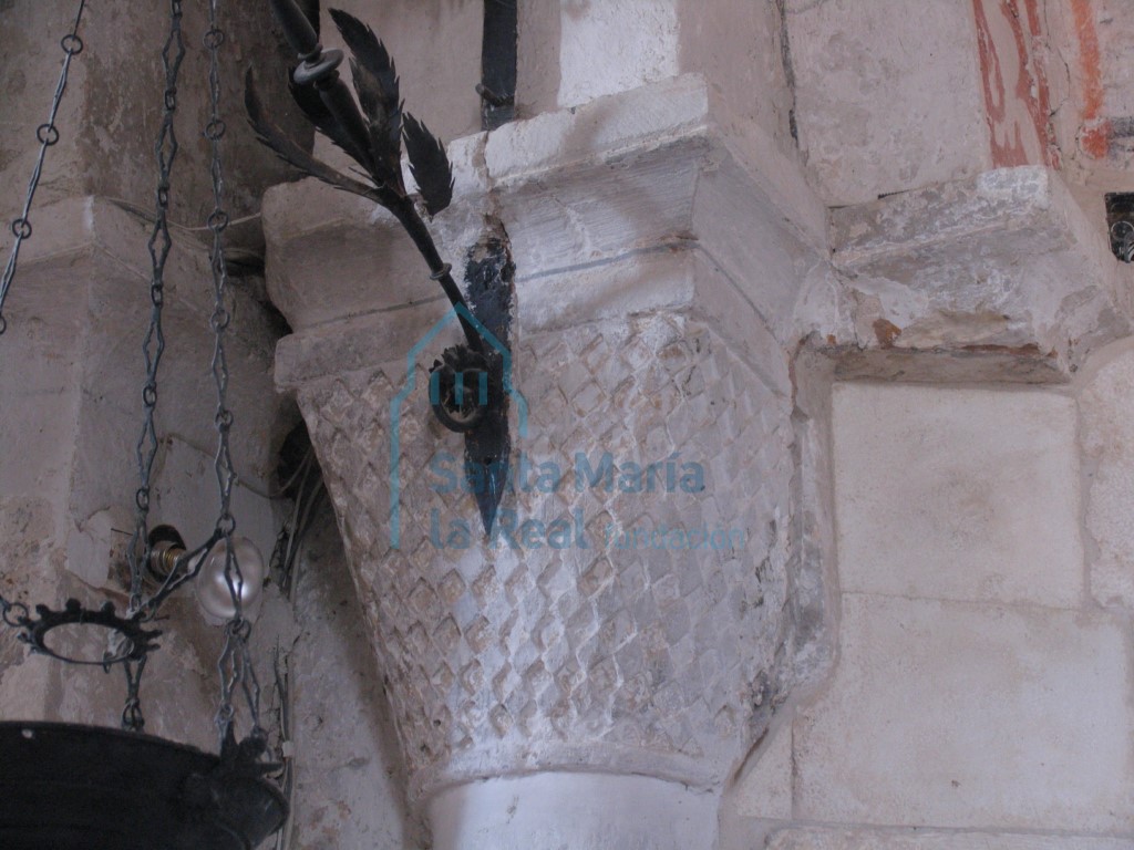 Capitel izquierdo del arco triunfal más interior Capitel izquierdo del arco triunfal más interior