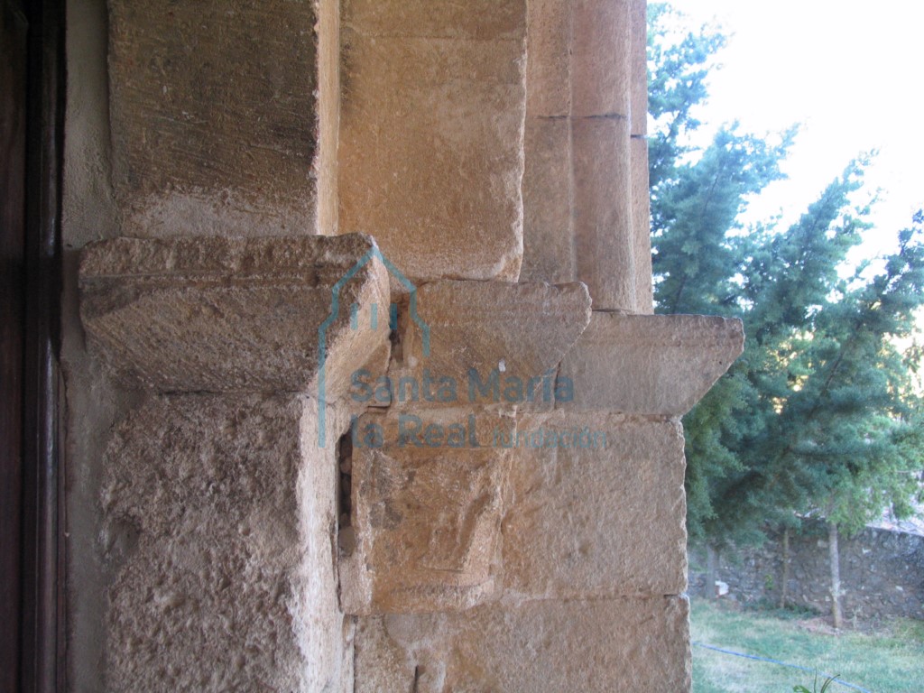 Detalle de la portada meridional