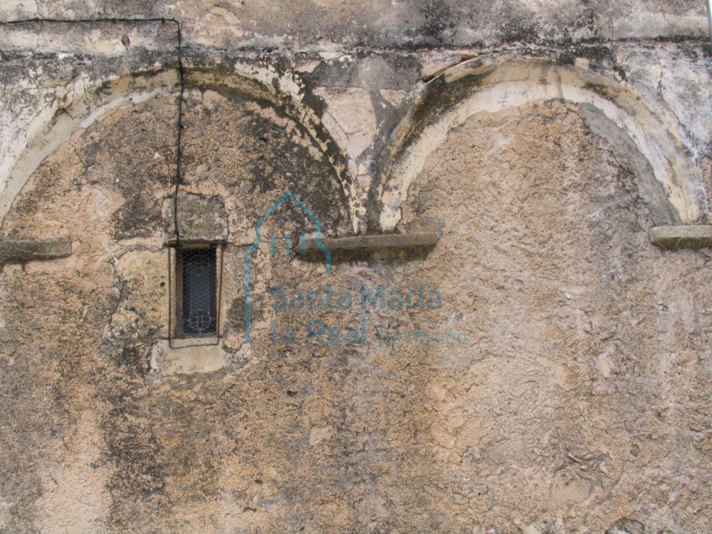 Detalle de la arquería del antiguo pórtico