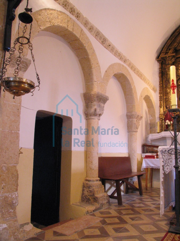 Vista de la arquería del lado norte del presbiterio
