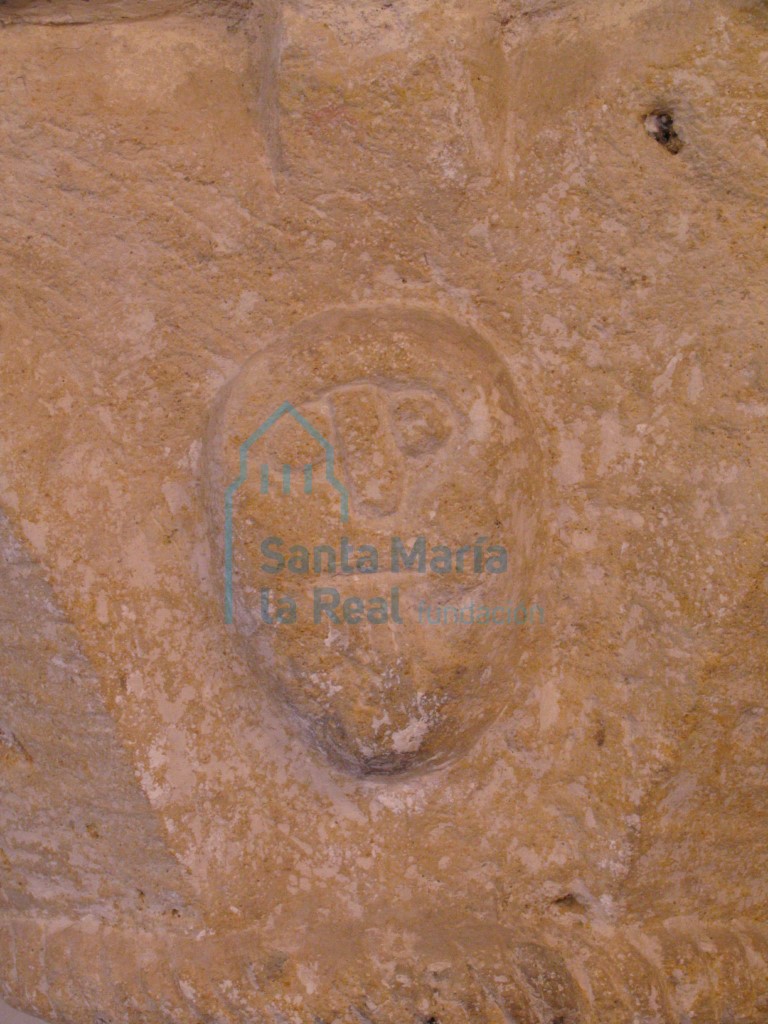 Detalle de un capitel de la arquería del lado norte del presbiterio