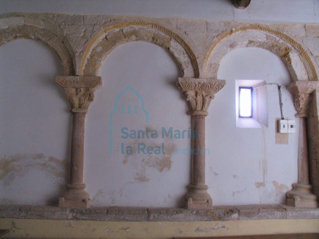Vista interior de los restos del pórtico