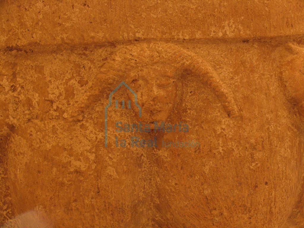 Detalle de la pila bautismal. Cabecita