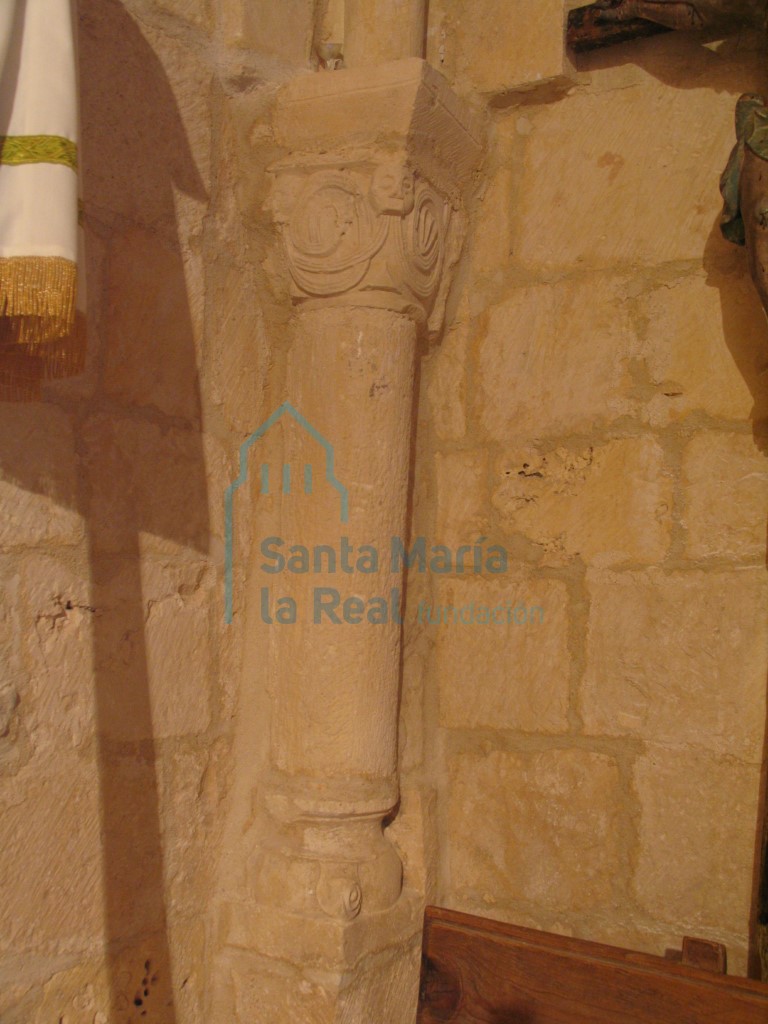 Vista de una columna del baptisterio Vista de una columna del baptisterio
