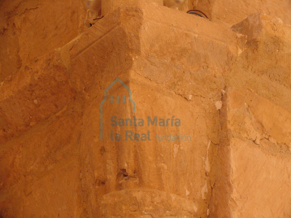 Capitel de una columna del baptisterio