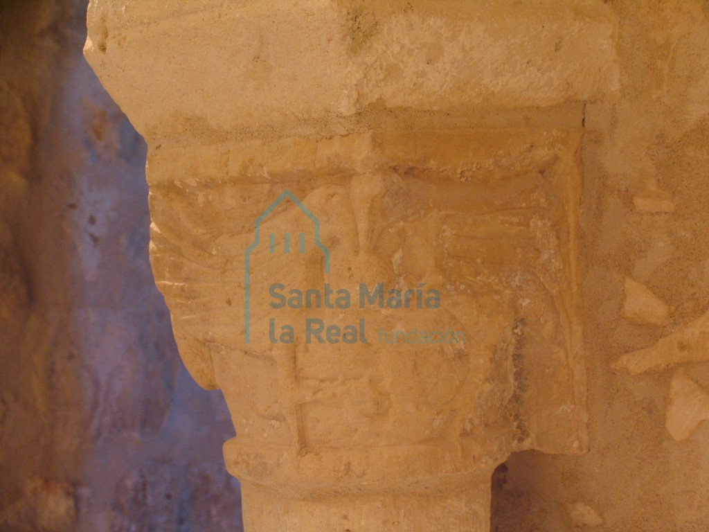 Capitel de la arquería del presbiterio