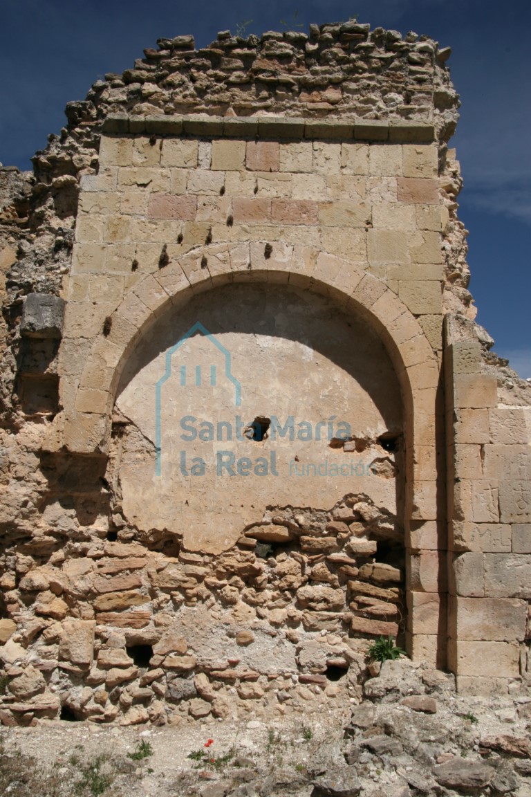 Vista de un arco en el interior de la cabecera