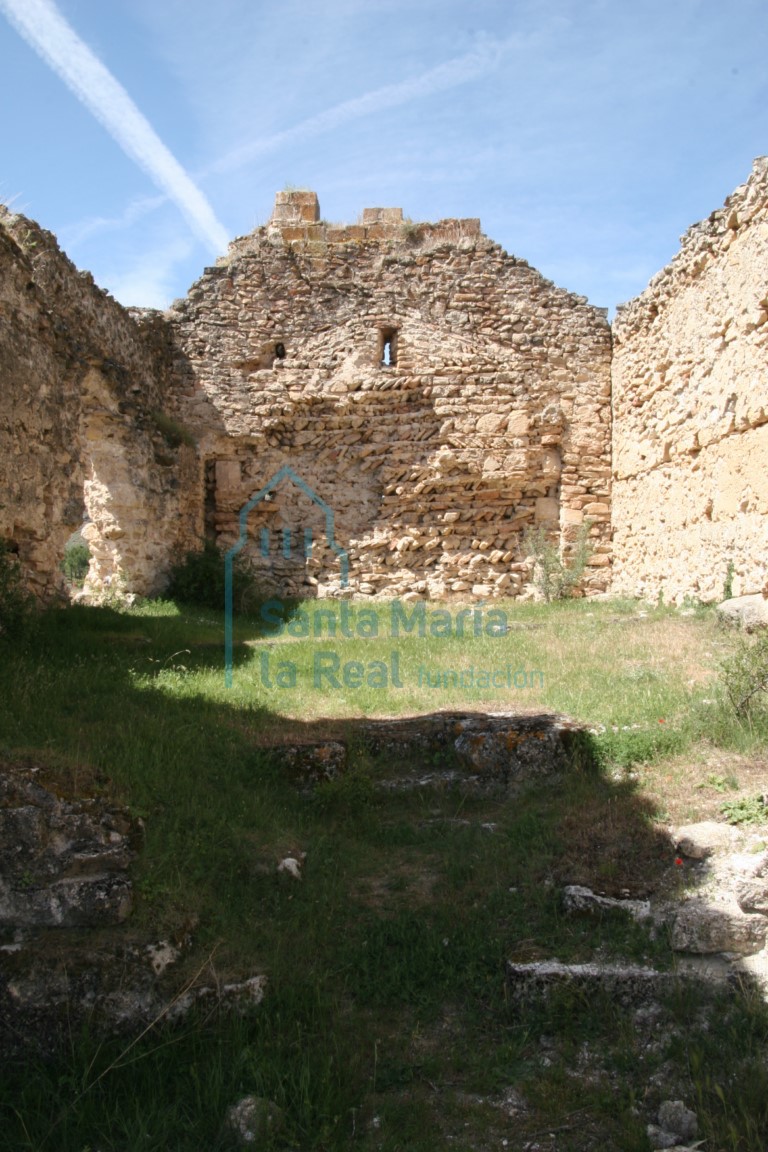 Vista del interior de la ermita desde la cabecera