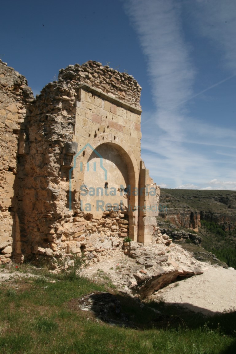 Vista de la cabecera y la cripta
