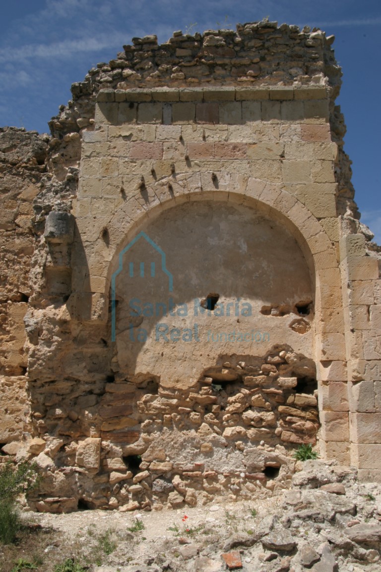 Detalle de un arco de medio punto en la cabecera