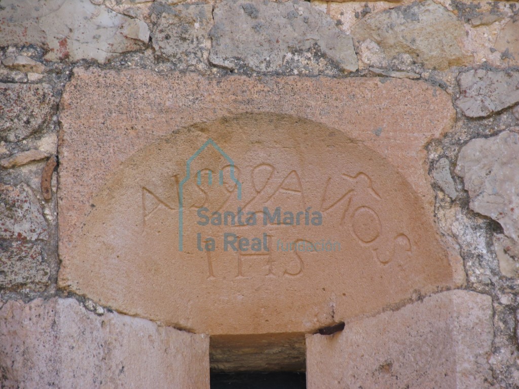 Detalle de inscripcion en ventana abocinada