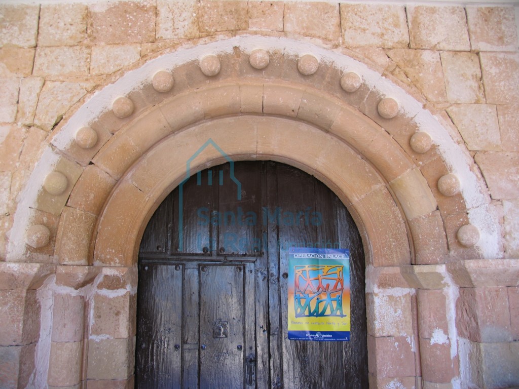 Arco de medio punto y arquivoltas de la portada