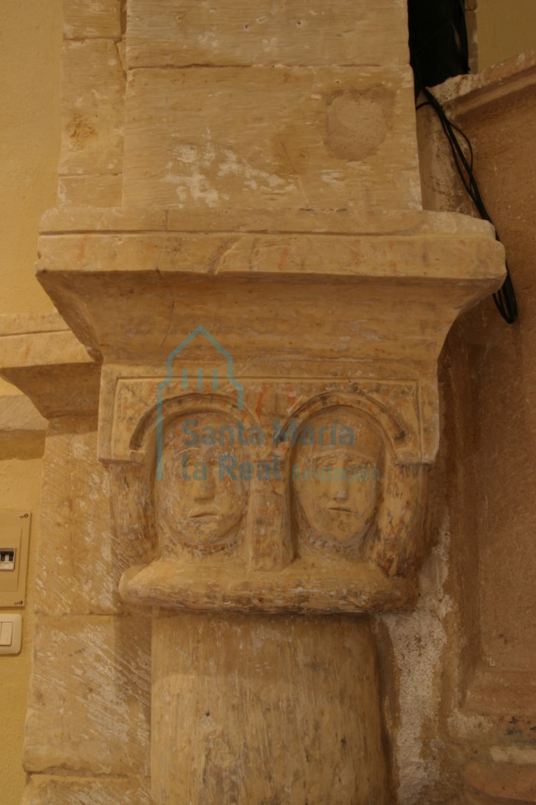 Capitel del arco triunfal