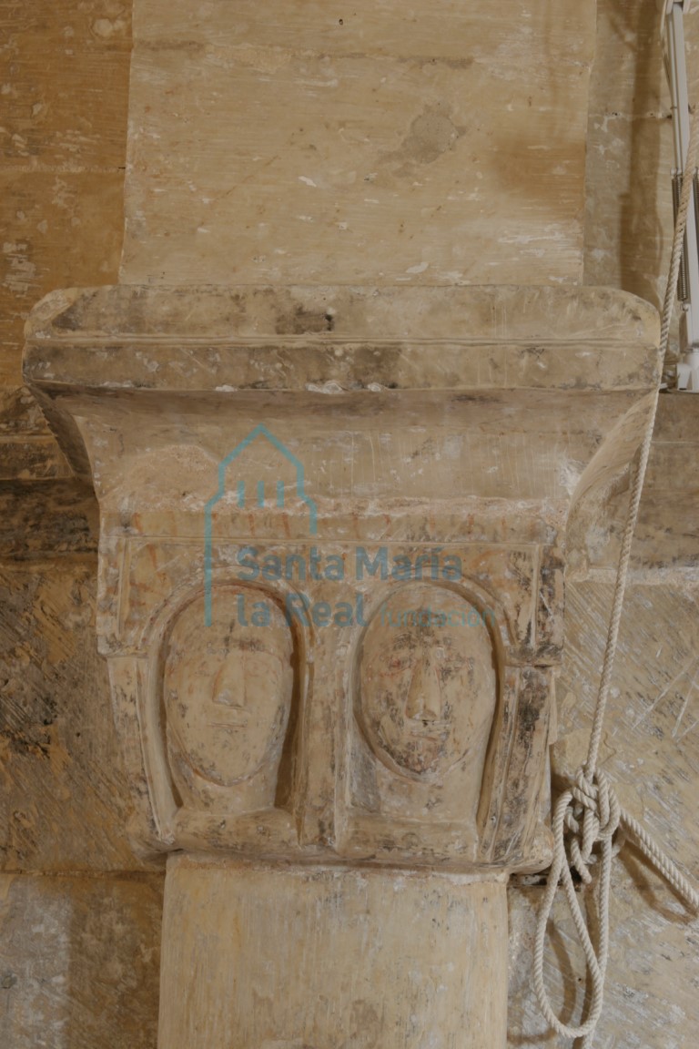 Capitel del arco triunfal