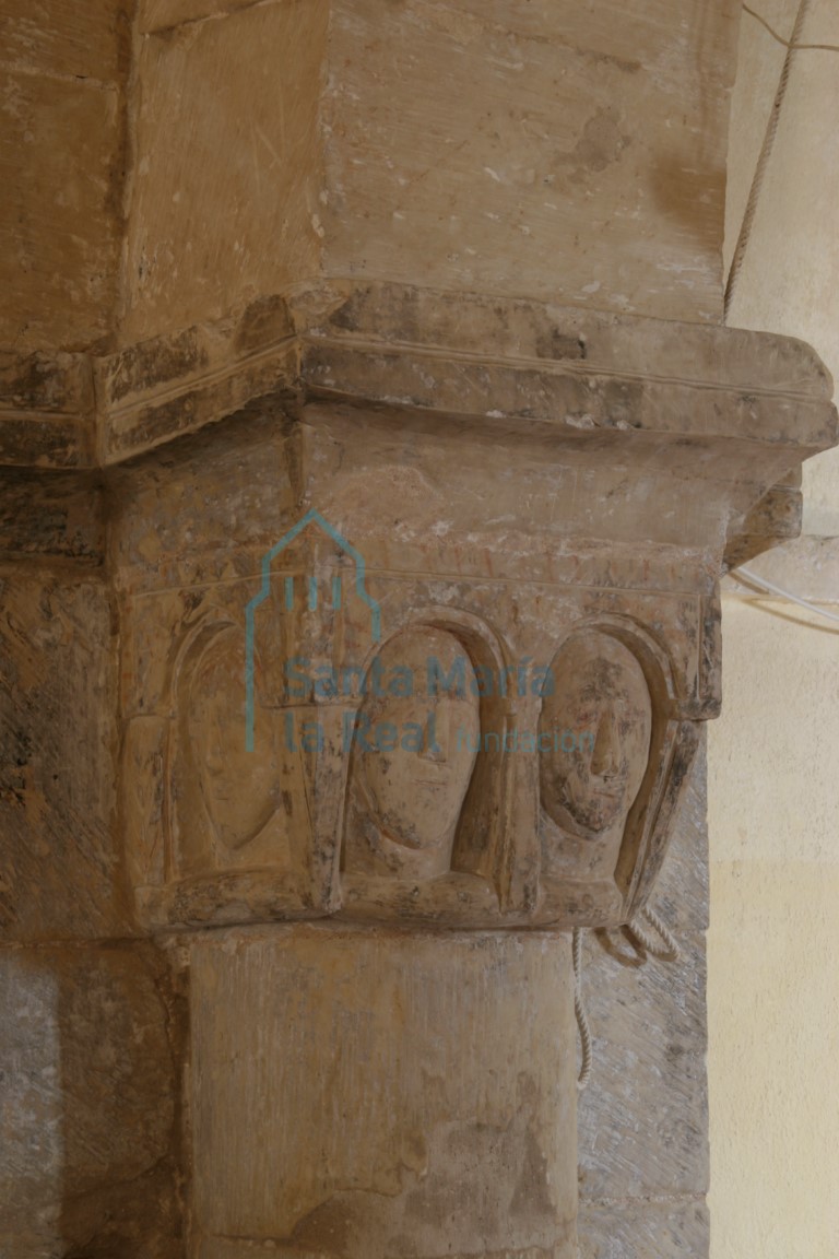 Capitel del arco triunfal