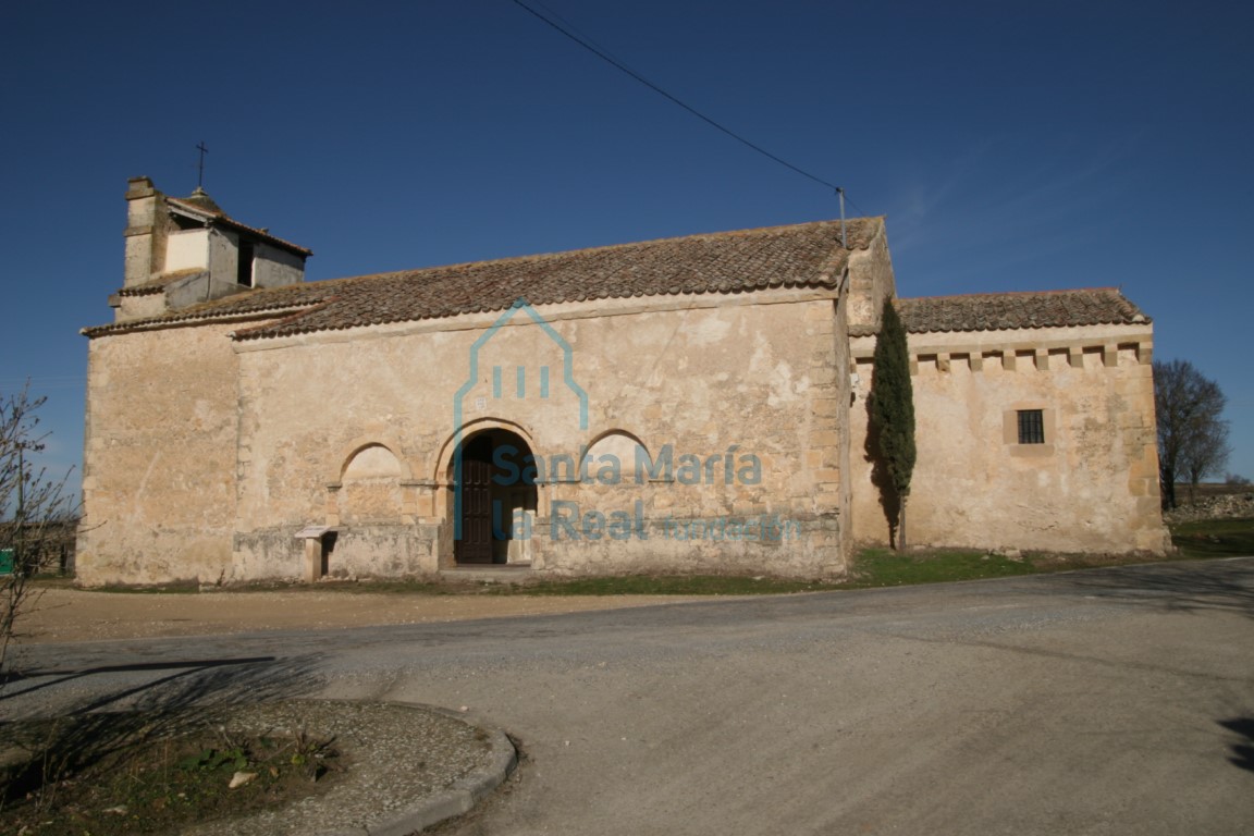 Exterior desde la fachada sur