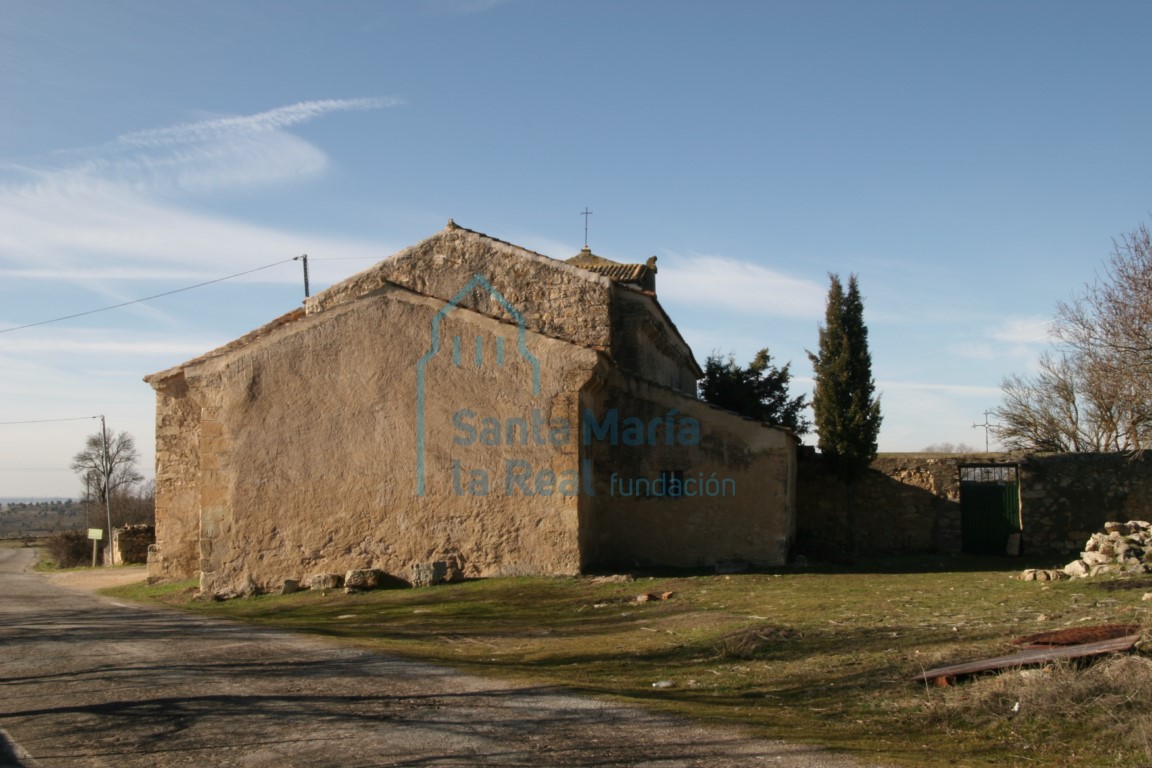 Exterior desde el este