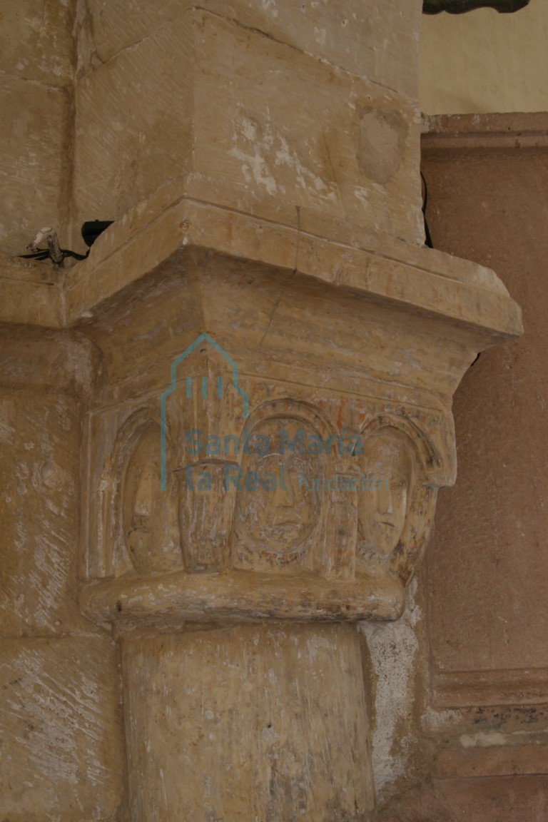 Capitel del arco triunfal