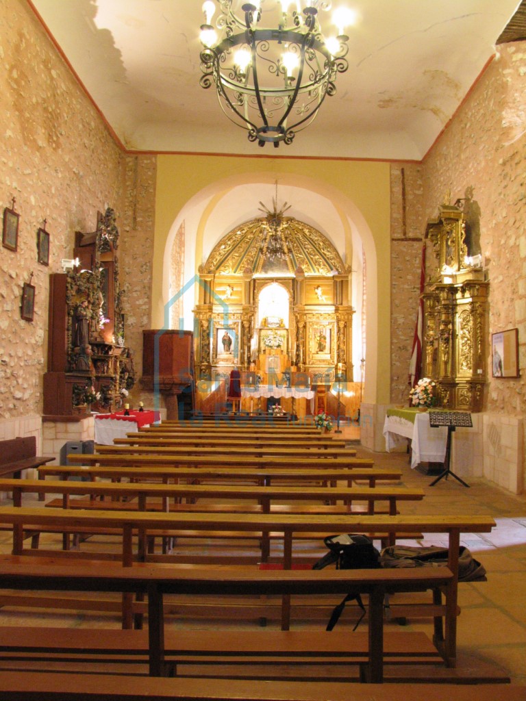 Vista del interior de la iglesia desde los pies