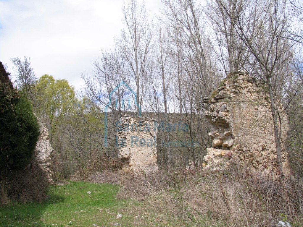Vista de los restos de los muros de la iglesia